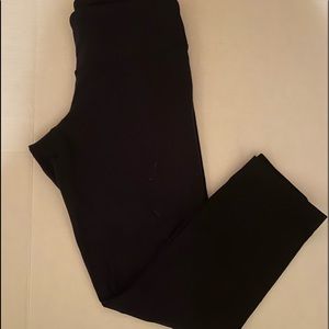 Lululemon black cropped leggings